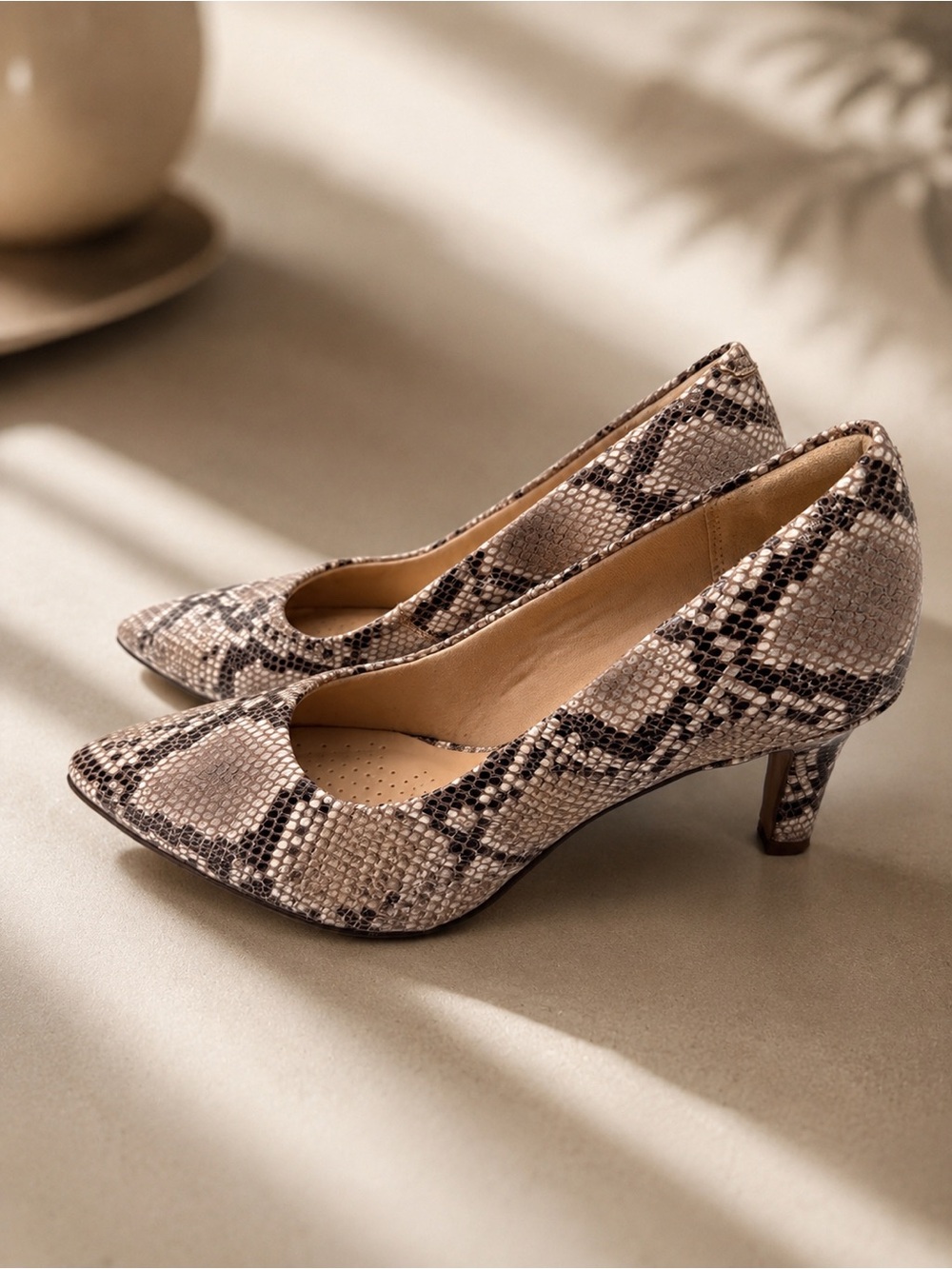 Clarks Snake Print Pointed Toe Comfort Pumps Nude Beige Python Heels 6.5